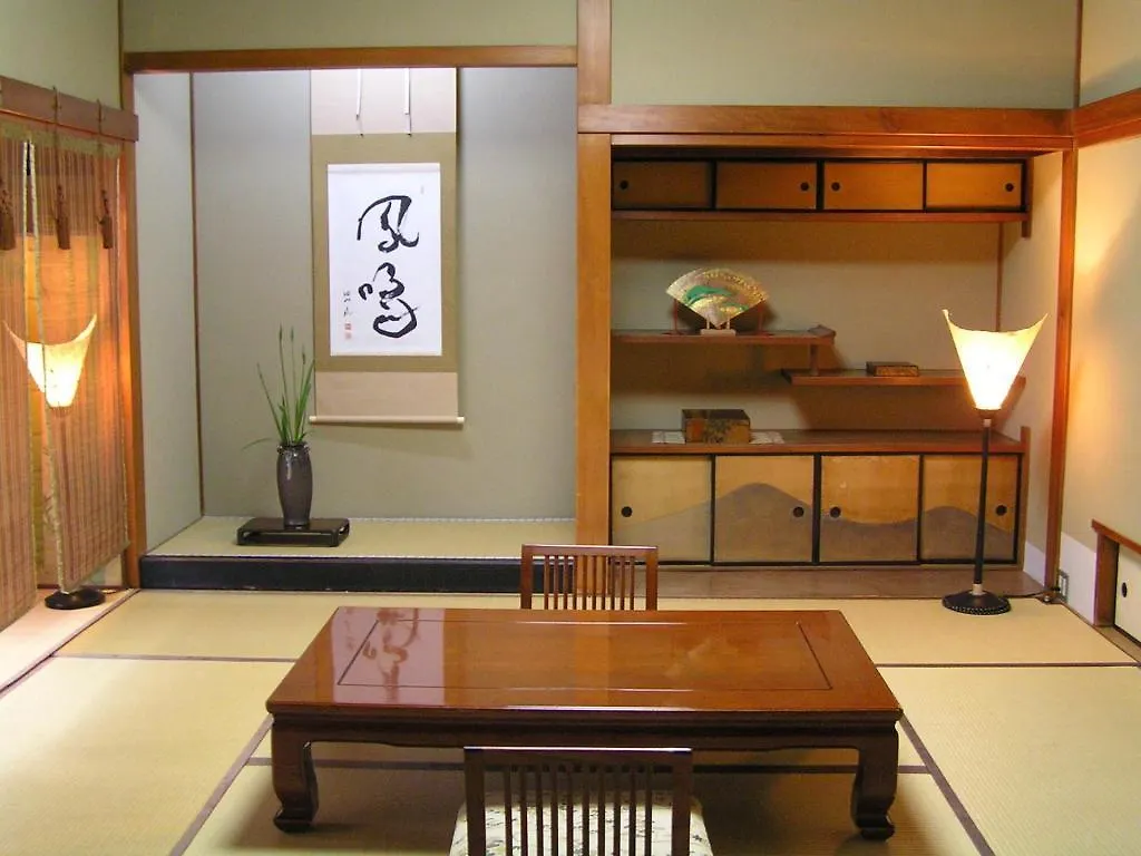 ***** 旅館 東伏見宮家別邸 料理旅館　吉田山荘 京都市 日本